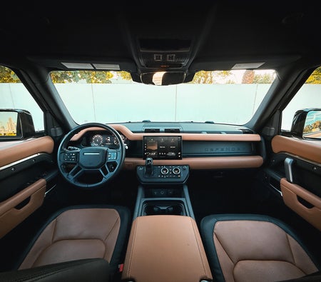 Land Rover Defender 2024