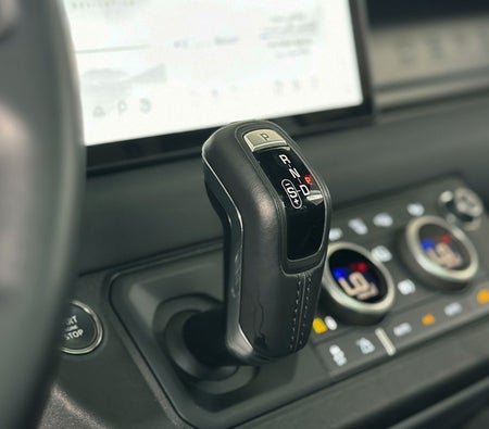 Land Rover Defender V6 2023