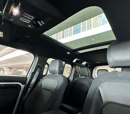 Land Rover Defender V6 2023