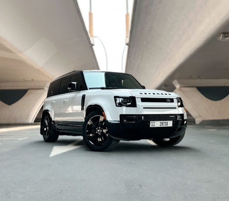 Land Rover Defender V6 2023