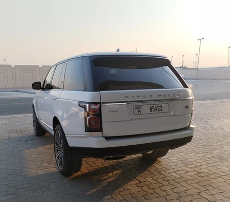White Land Rover Range Rover HSE 2015