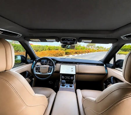 Черный Land Rover Range Rover HSE P530 2023 год