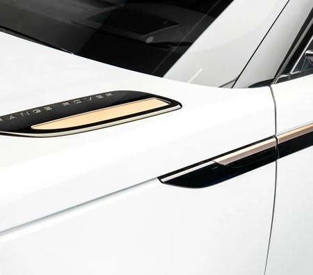 White Land Rover Range Rover Velar Dynamic SE 2018