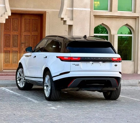 White Land Rover Range Rover Velar R-Dynamic SE 2019