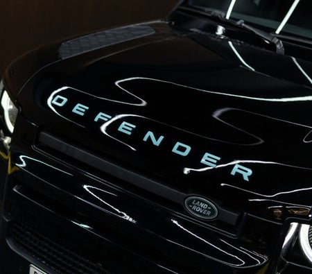 Black Land Rover Defender 110 2022