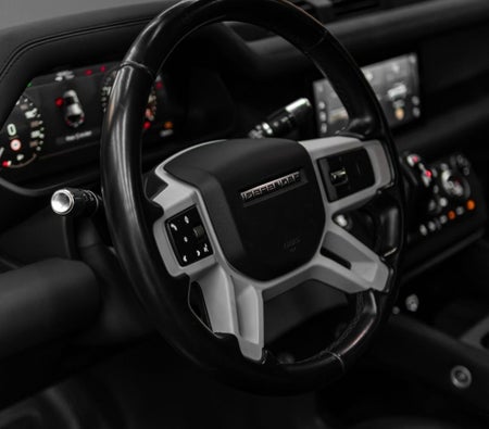 Black Land Rover Defender 110 2022