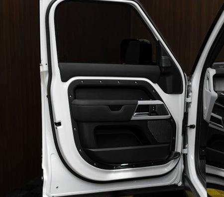 Black Land Rover Defender 110 2022