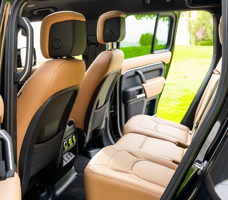 Land Rover Defender V6 2025