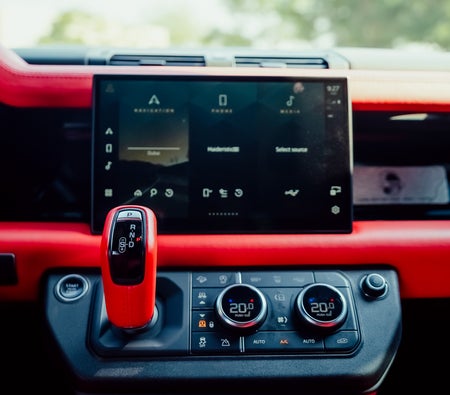 Land Rover Defender V6 2022