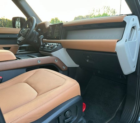 Land Rover Defender V6 2023
