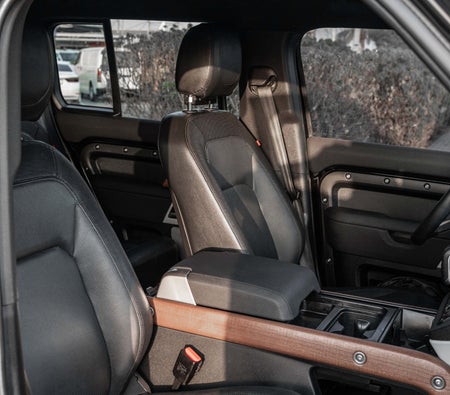 Land Rover Defender V6 2023