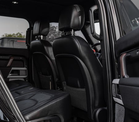 Land Rover Defender V6 2023