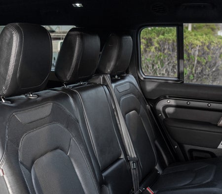 Land Rover Defender V6 2023