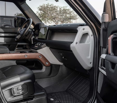 Land Rover Defender V6 2023
