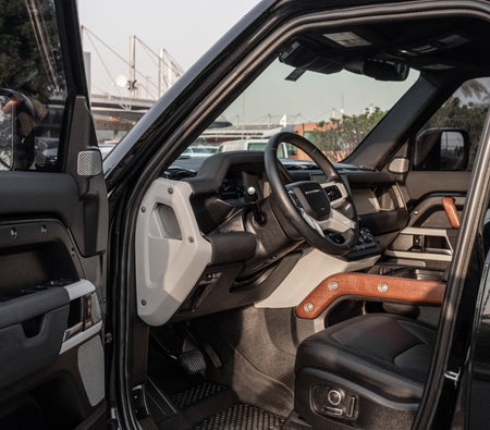 Land Rover Defender V6 2023