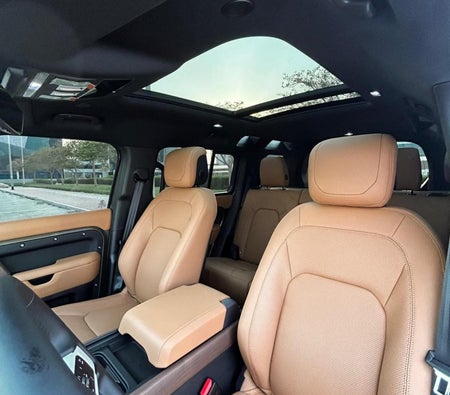 Land Rover Defender V6 2024
