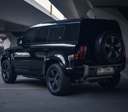Noir Land Rover Defender V6 2024