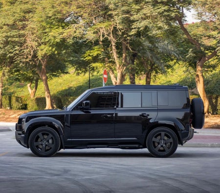 Land Rover Defender V6 2025