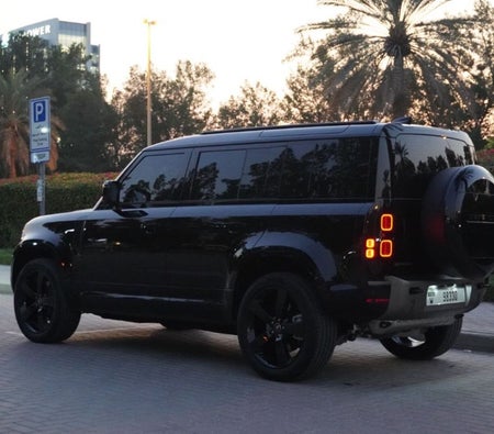 Black Land Rover Defender V6 2025