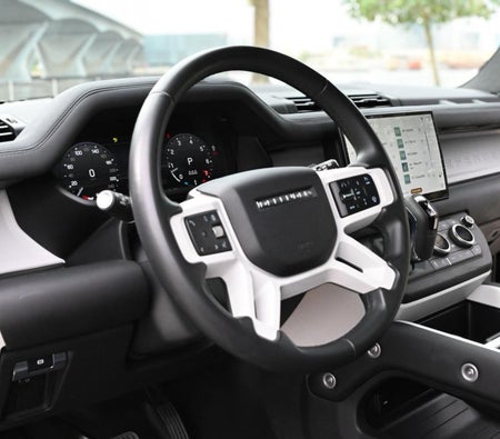 Land Rover Defender V6 2025, photo 2 of 4