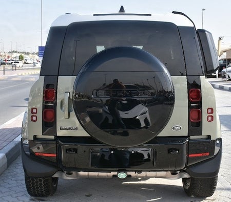 Green Land Rover Defender 90 First Edition 2021