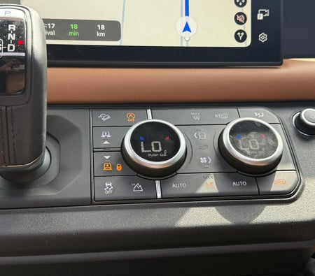 Land Rover Defender 2023