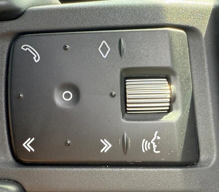 Land Rover Defender 2023