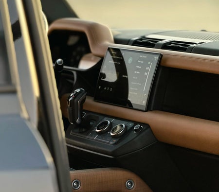 Land Rover Defender 2023