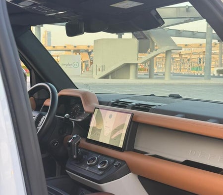 Land Rover Defender 2023