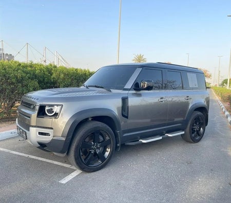 Grau Land Rover Defender 2023