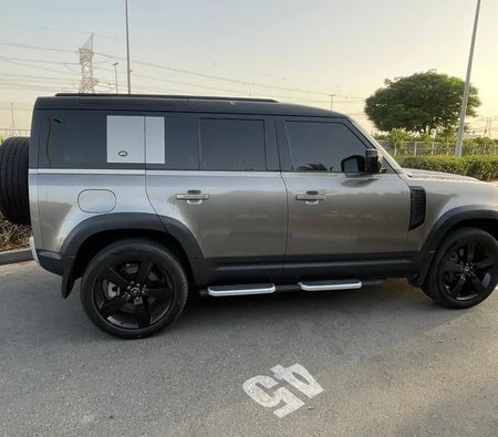 Grau Land Rover Defender 2023