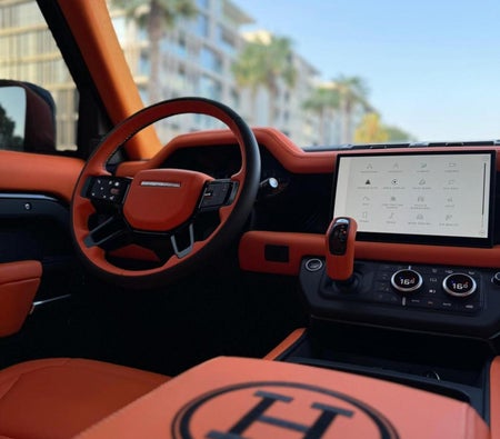 Land Rover Defender 2024