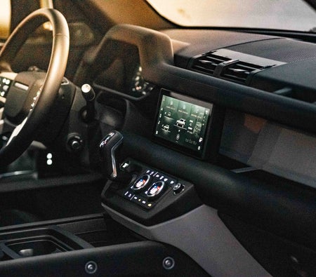 Land Rover Defender 2024