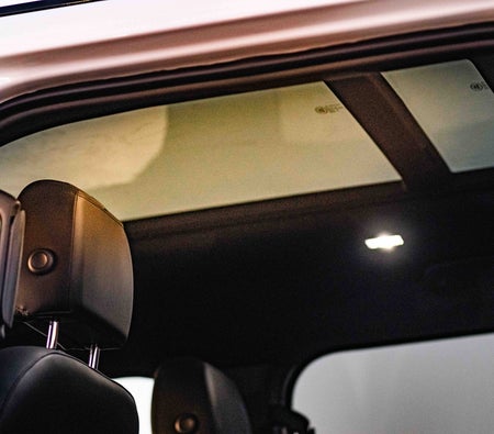 Land Rover Defender 2024