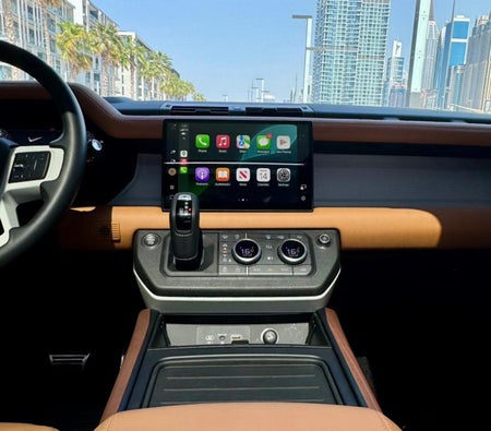 Land Rover Defender 2024