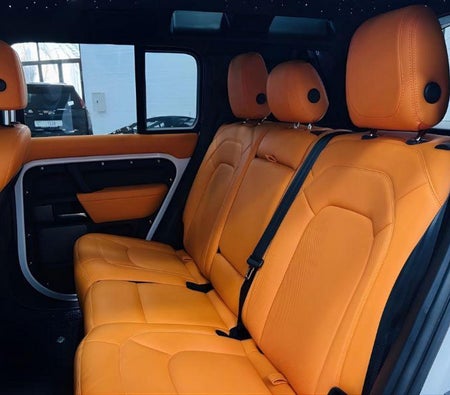 Land Rover Defender 2024