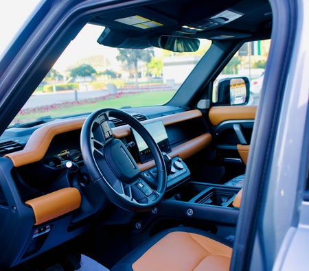 Land Rover Defender 2024