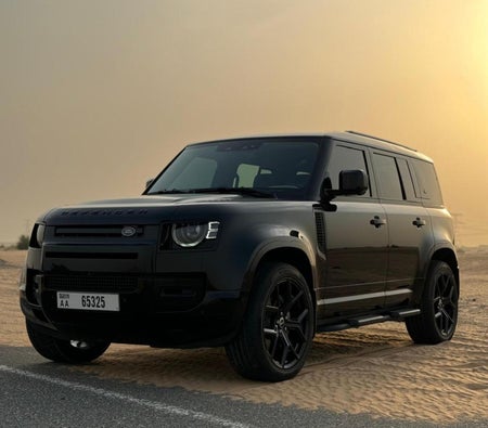 Black Land Rover Defender 2024