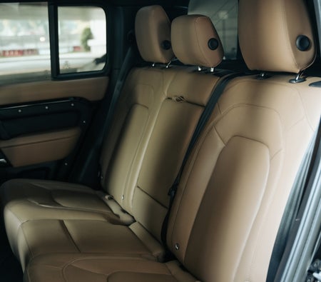 Land Rover Defender 2025