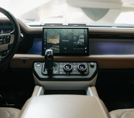 Land Rover Defender 2025