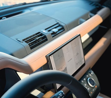 Land Rover Defender 2025