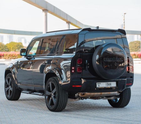 Land Rover Defender 2025