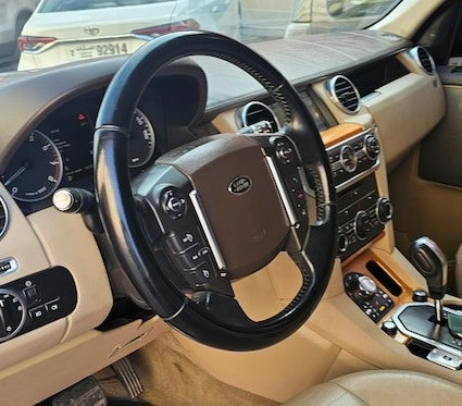 Коричневый Land Rover LR4 HSE 2013