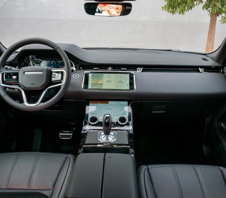 White Land Rover Range Rover Evoque 2024