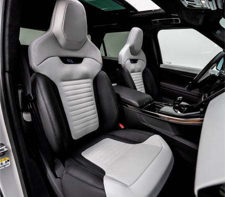 Жемчужно-белый Land Rover Range Rover Sport SV Edition One 2024 год