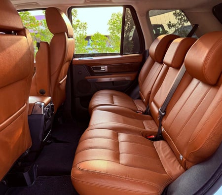 Белый Land Rover Range Rover Sport HSE 2012 год