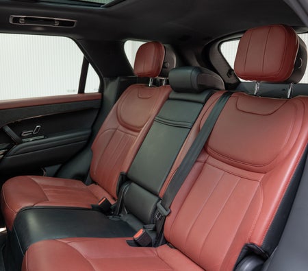 White Land Rover Range Rover Sport 2023