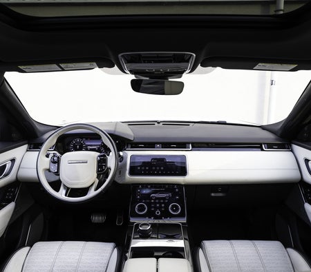 White Land Rover Range Rover Velar R Dynamic 2020