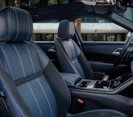 White Land Rover Range Rover Velar R-Dynamic 2022