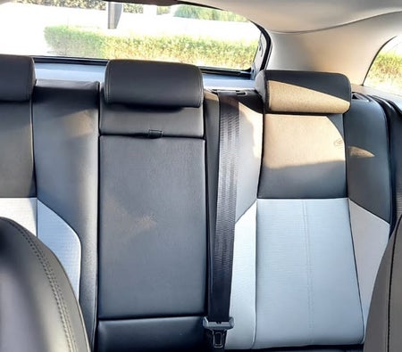 Schwarz Land Rover Range Rover Velar 2025